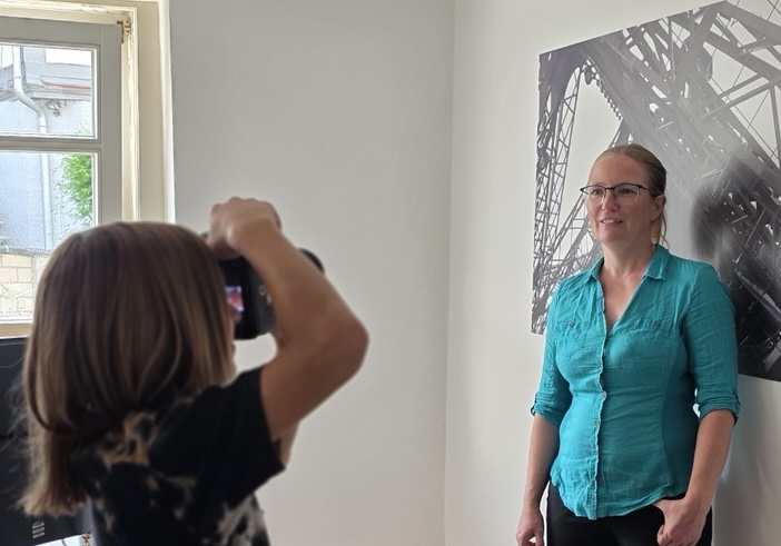 Ein Blick hinter die Kulissen: Beim Fotografieren während des Videodrehs